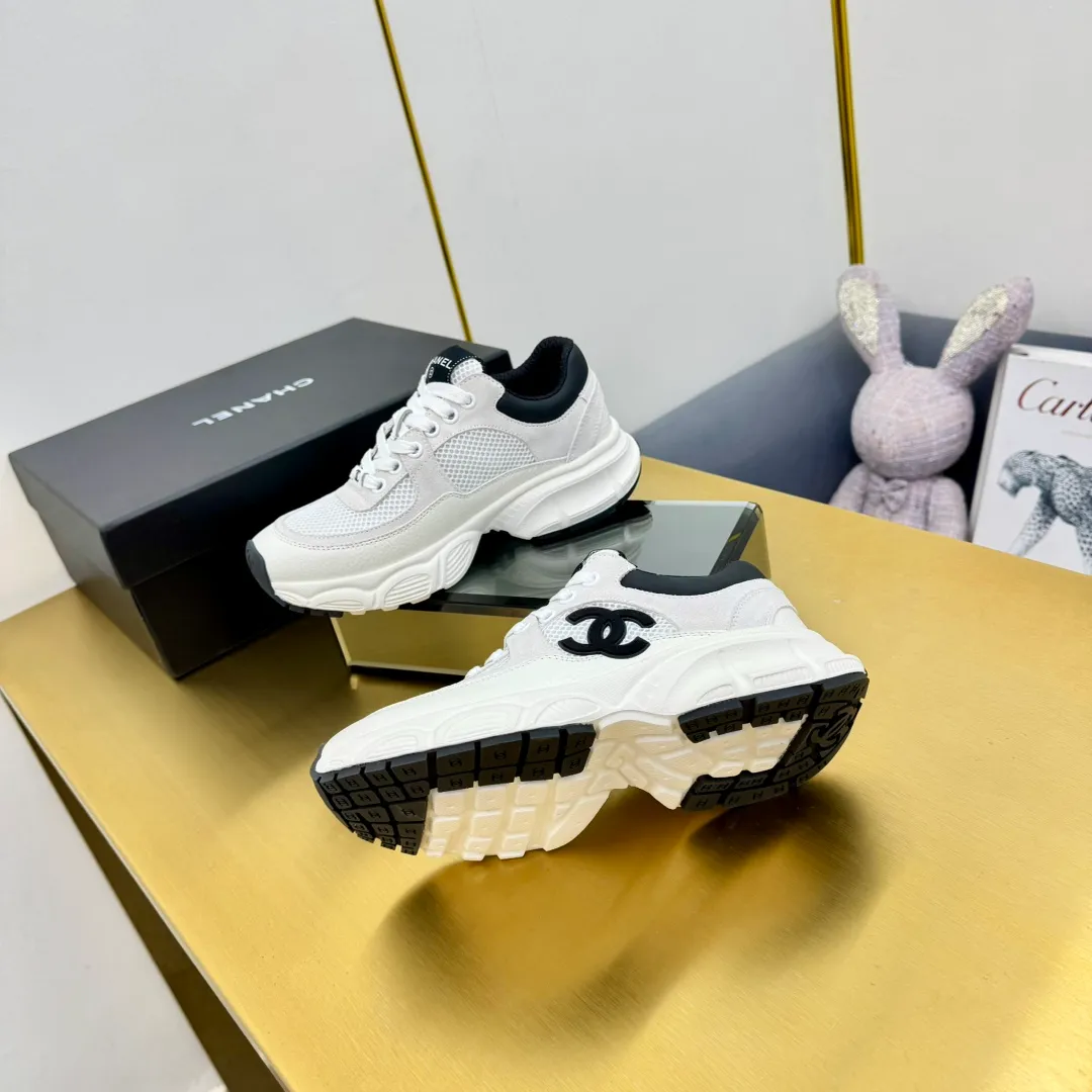 👟👟Ex-factory price 600👟👟 Upgraded version, upgraded version, upgraded version! No rebuttal accepted! ! ! ! Chanel Chanel dad shoes, couples' model for men and women - 2025 top casual sports shoes in the counter. This classic design; the upper is electro-embroidered with various techniques; ❷The inner lining is made of: original Yangli + net ❸The outsole is based on: the original TPU combination outsole. The full set of boutique packaging for women 35–41